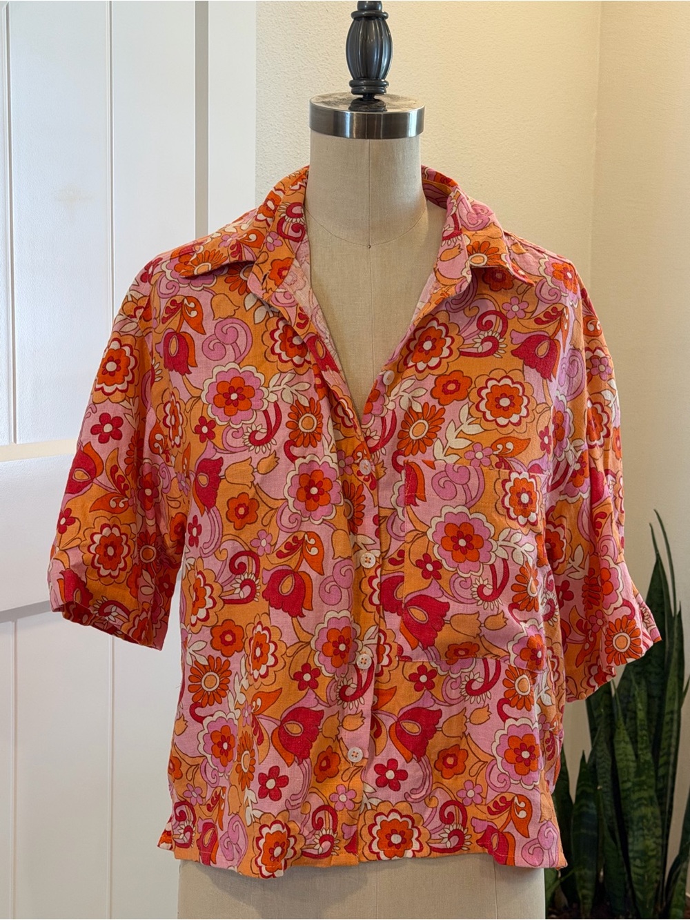Retro Floral Short-Sleeve Button-Down Shirt in Pink & Orange